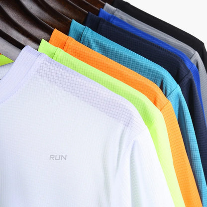 Camiseta Fitness Masculina Respirável com Manga Curta – Rápida Secagem para Treinos