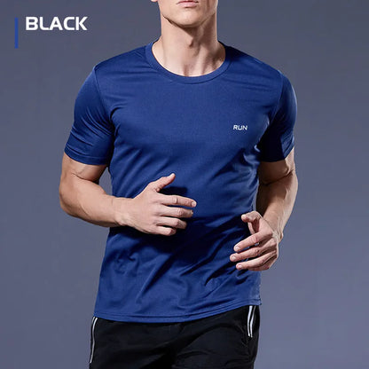 Camiseta Fitness Masculina Respirável com Manga Curta – Rápida Secagem para Treinos