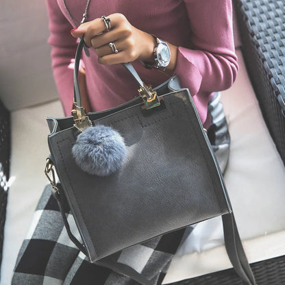 Bolsa de Viagem Feminina Luxo | Ombro e Tiracolo com Charme Pompom