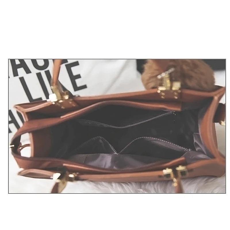 Bolsa de Viagem Feminina Luxo | Ombro e Tiracolo com Charme Pompom