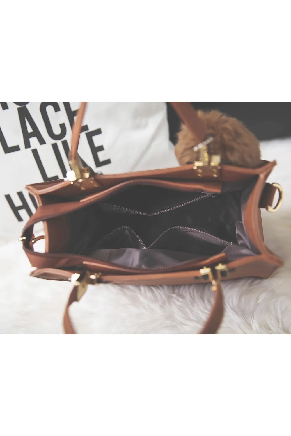 Bolsa de Viagem Feminina Luxo | Ombro e Tiracolo com Charme Pompom